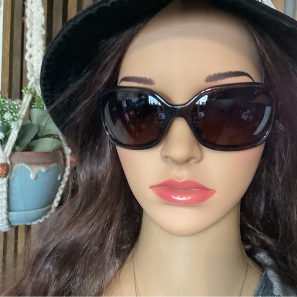 Oakley Sunglasses with tortoise shell frames and polarized lenses and soft case - Picture 8 of 11